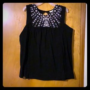 Women’s sleeveless shirt